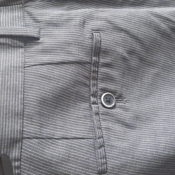 Hugo Boss Virgin Wool Super 100 dark gray pinstripe suit size 38S - Picture 15 of 16